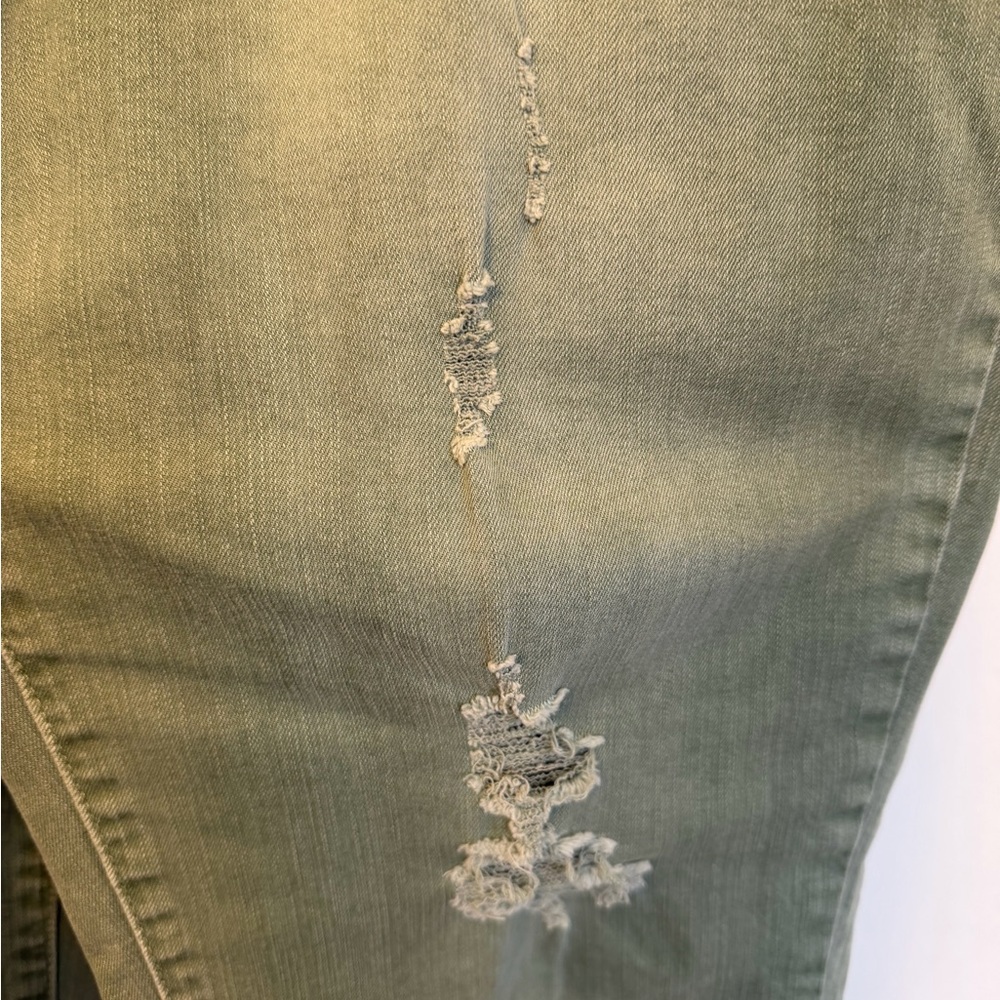 Grace & Lace Distressed Straight Leg Cropped Jeans - Picture 8 of 12